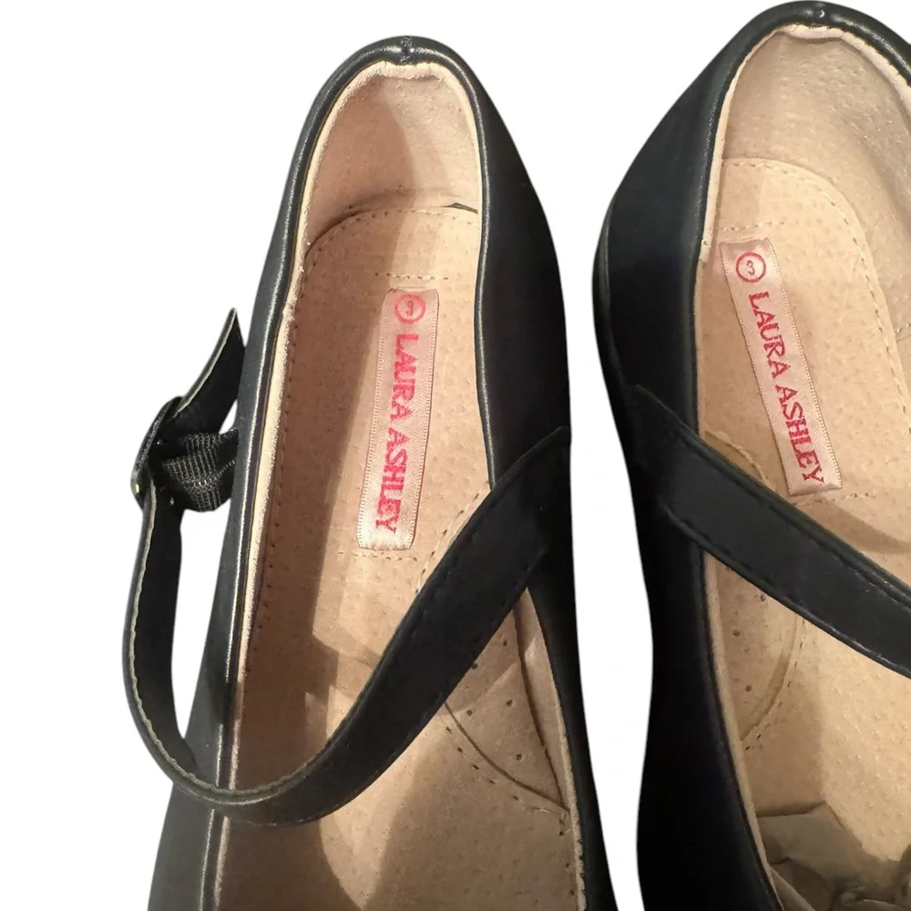 Laura Ashley Girls Navy Mary Jane Shoes size 3